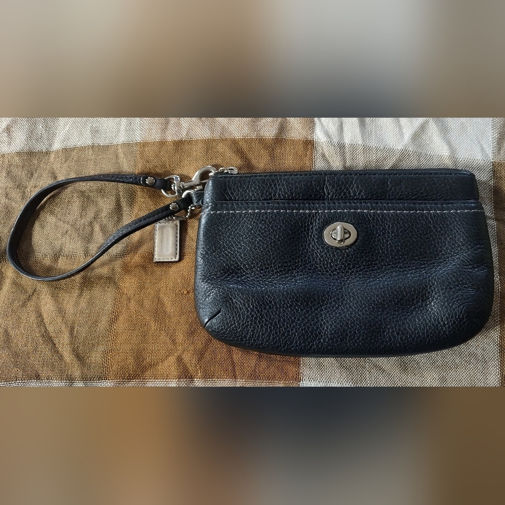 Coach Black Leather Wristlet Silver Turnlock